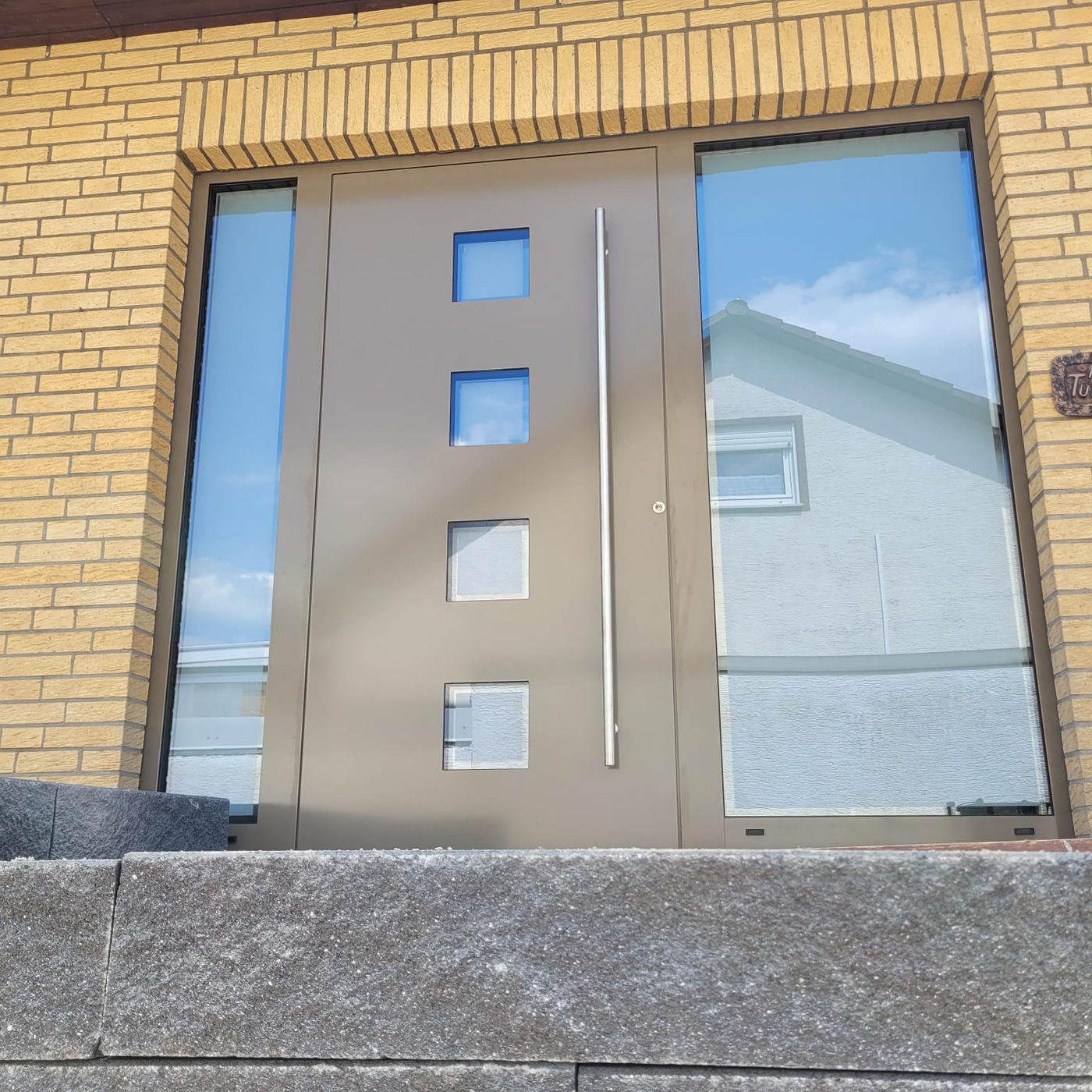 Moderne Haustür – WB Bauelemente Referenz