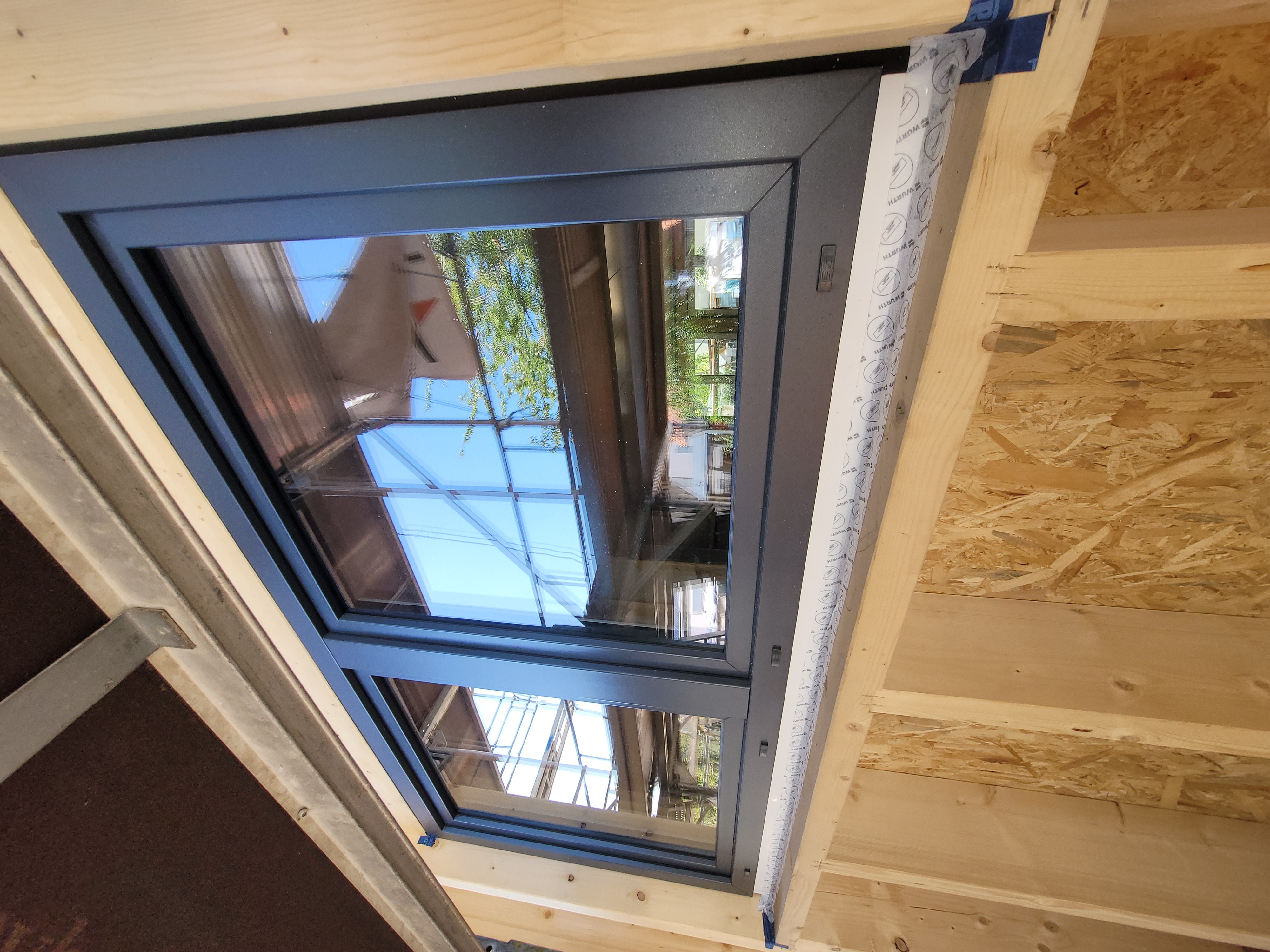 Fenster in einer Holzfassade – Referenz von WB Bauelemente