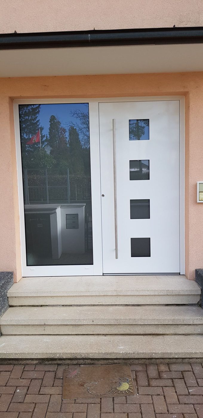 Haustür mit Glaseinsatz – Referenz von WB Bauelemente